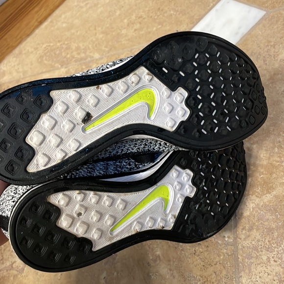 Nike Flyknit running 4.5 kids - Picture 4 of 5